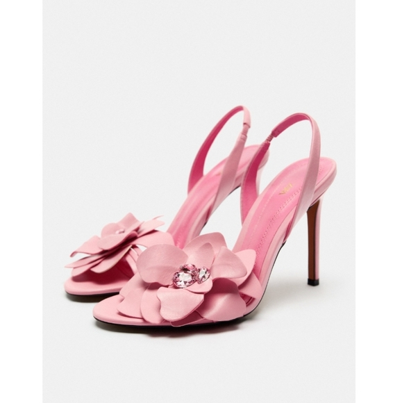 Zara Shoes - ❌️SOLD❌️LEATHER FLOWER PINK SANDALS SIZE 6